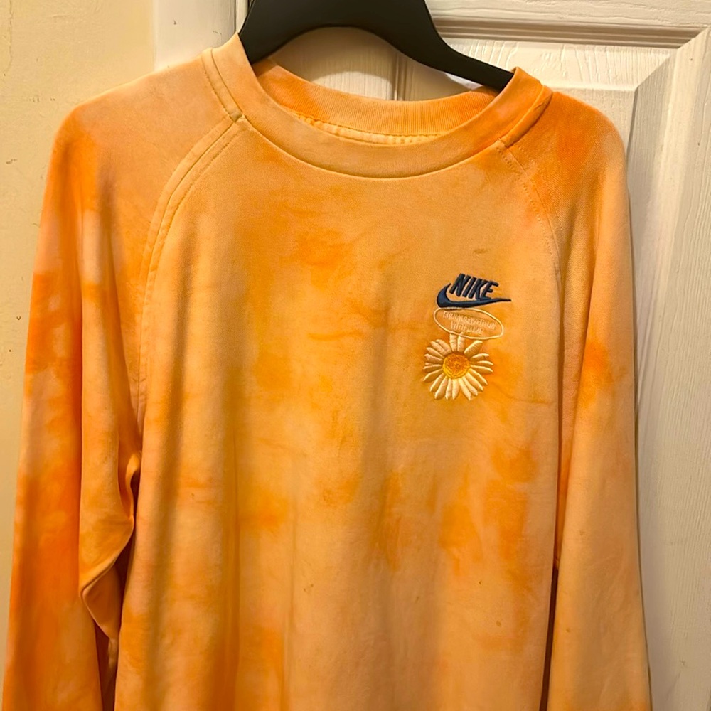 NIKE SWEATER NEW WITHOUT TAGS